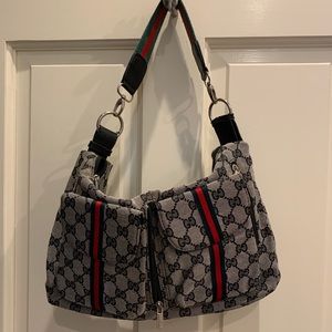 Handbag, perfect condition. Barely used.